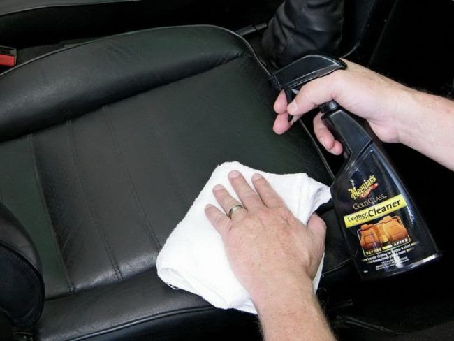 Чим відтерти пляму в машині, щоб сидіння стало, як нове?
