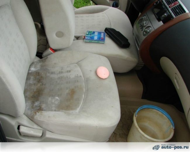 Чим відтерти пляму в машині, щоб сидіння стало, як нове?