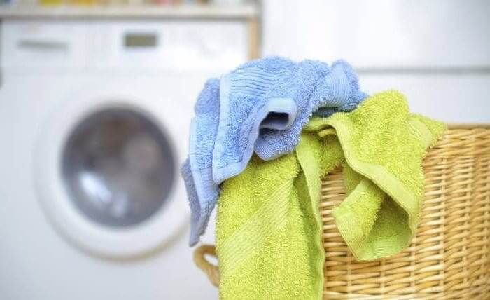 Чому махрові рушники після прання стають жорсткими і що з цим робити