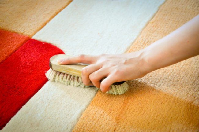 Як очистити килим від плям, не знімаючи з підлоги своїми силами?