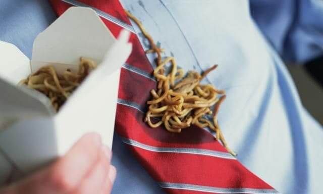 Як почистити краватку від жирних плям швидко і ефективно
