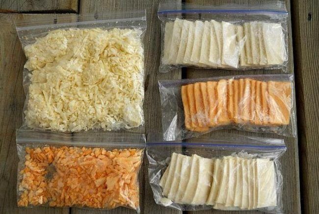 Як правильно зберігати сир різними способами?