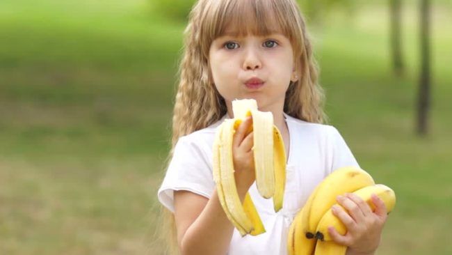 Як позбутися від плям банана на дитячому одязі