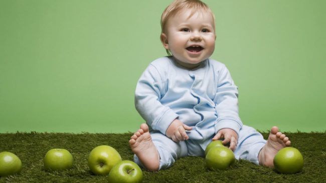Як відіпрати яблука з дитячого одягу: ефективні способи в допомогу турботливим мамам