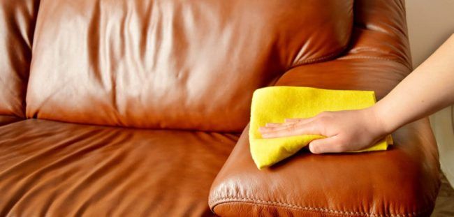 Прості способи як випрати диван від дитячої сечі