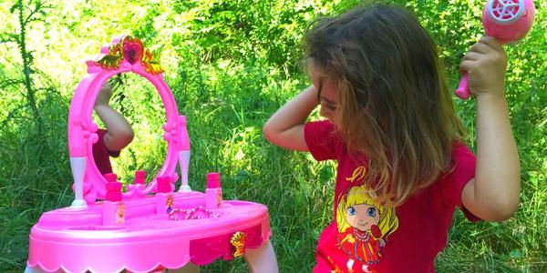 Вибираємо, що подарувати дівчинці на 5 років: кращі ідеї подарунків на День народження