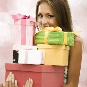 Вибираємо дорогий подарунок на День народження: безпрограшні варіанти для начальства, друзів і коханих
