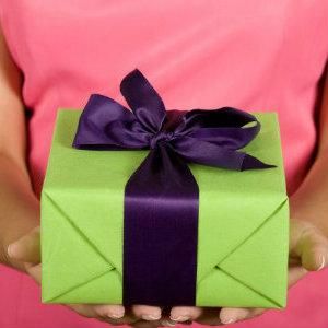 Як вибрати оригінальний подарунок чоловікові на річницю весілля