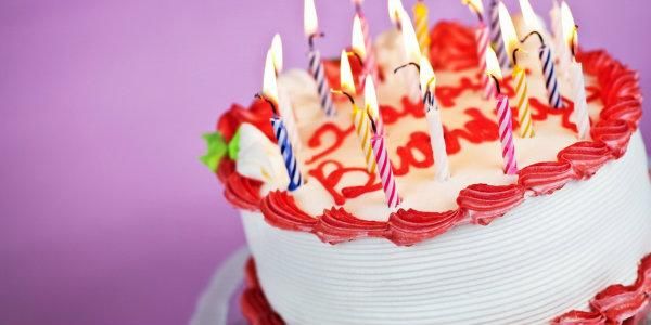 Все про сценках-привітаннях на День народження: сутність, види, приклади дитячих і дорослих постановок