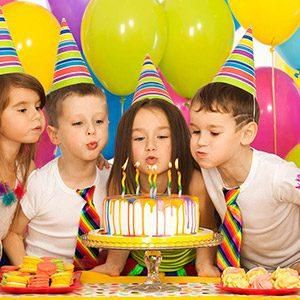 Все про сценках-привітаннях на День народження: сутність, види, приклади дитячих і дорослих постановок