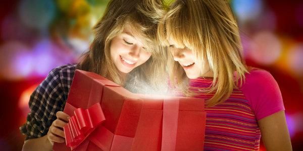 Підбірка оригінальних подарунків сестрі на День народження: саморобні і покупні варіанти