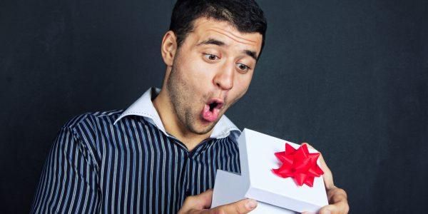 Як не помилитися з подарунком на Новий рік коханому чоловікові: практичні поради та креативні ідеї