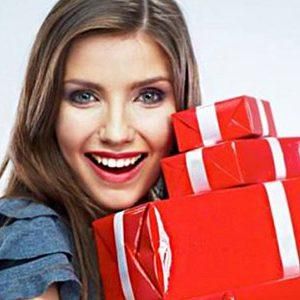 Краща добірка корисних подарунків на День народження для чоловіків і жінок: варіанти покупних і саморобних сувенірів