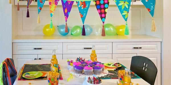 Гарне оформлення Дня народження дитини: декоруємо кімнату і святковий стіл своїми руками