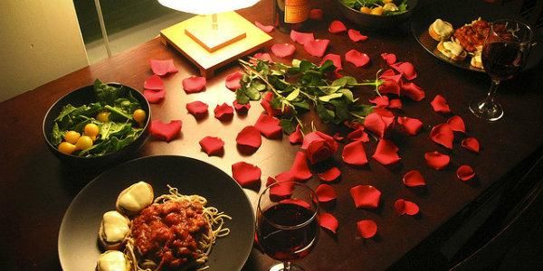 Дівчатам на замітку як приготувати романтичну вечерю для коханого