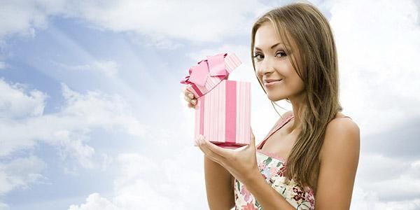 Що подарувати на Новий рік коханій дівчині: кращі ідеї подарунків і цінні поради щодо їх вибору