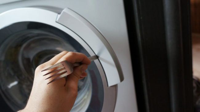 Що робити, якщо в пральній машині не відчиняються двері після прання