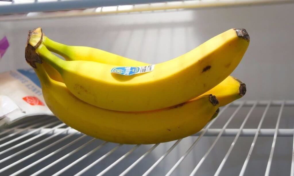 Банани в холодильнику