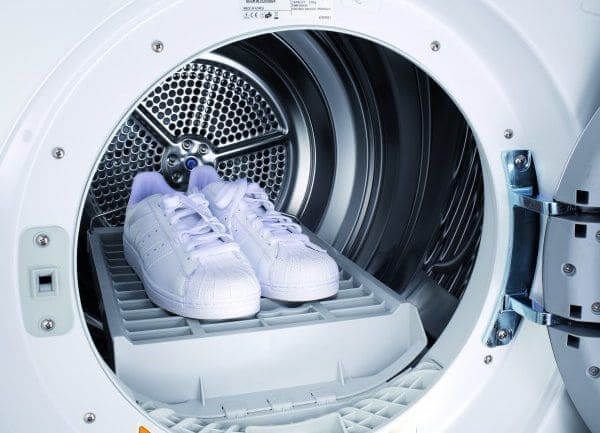 Поради по догляду за кросівками: як організувати прання в пральній машинці