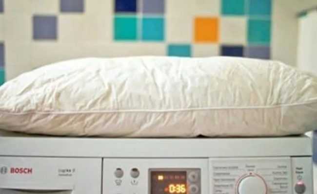 Як правильно і безпечно прати подушки з холлофайбера