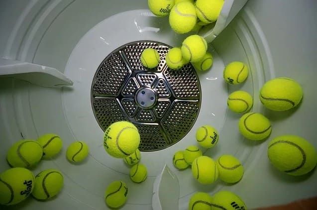 Докладний алгоритм, як прати пуховик з тенісними м'ячиками