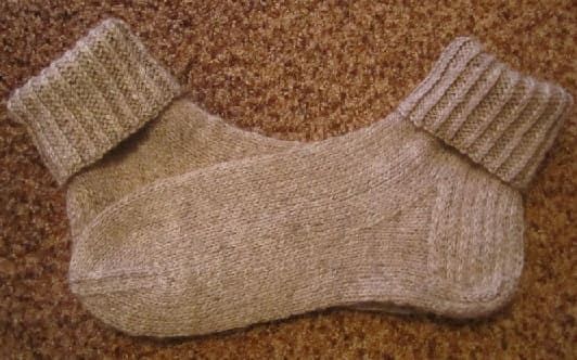 Як правильно прати вовняні шкарпетки: ручна і машинна процедура