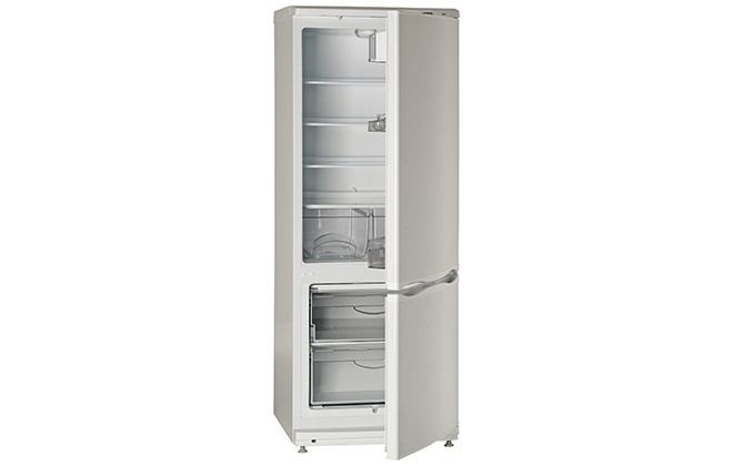Двокамерний холодильник Atlant 4009-022 з відкритими дверцятами