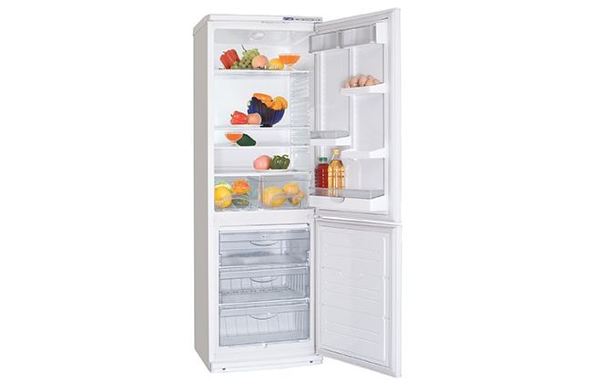 Холодильник Атлант 4012-022 з продуктами всередині