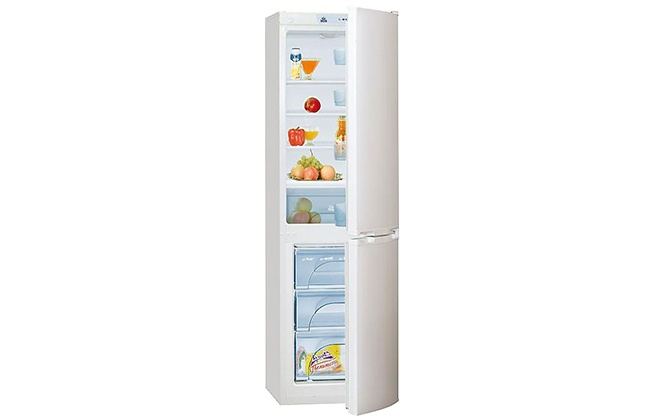 Холодильник Atlant ХМ 4214-000 з продуктами всередині