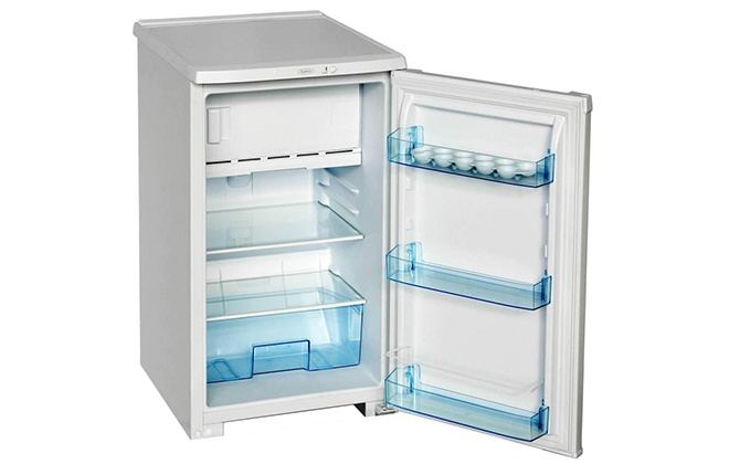 Холодильник Бірюса 108 у відкритому вигляді