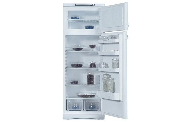 Розташування поличок всередині холодильника Indesit ST 167