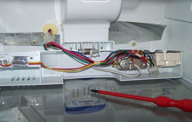 Поломка терморегулятора в холодильнику