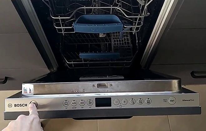 Запуск посудомийки в холостому режимі без посуду