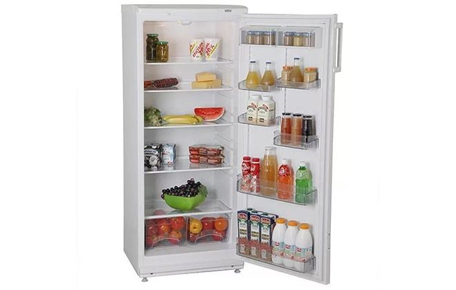 Холодильник Atlant з продуктами