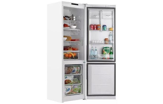 Холодильник Hotpoint-Ariston HS 3180 W з продуктами