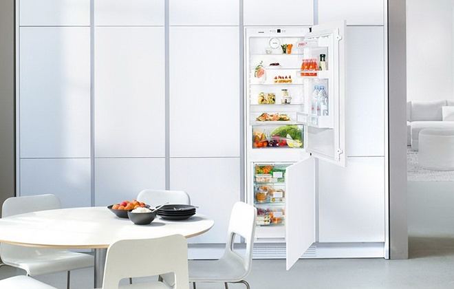 Вбудований холодильник Liebherr на кухні