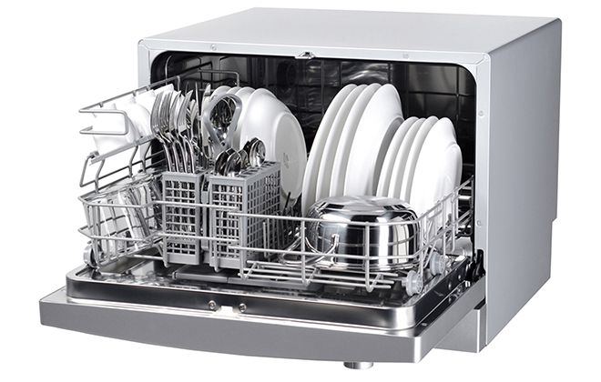 Посудомийна машина з посудом всередині