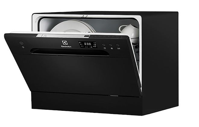 Посудомийна машина чорного кольору Electrolux Black Line ESF 2400 OK