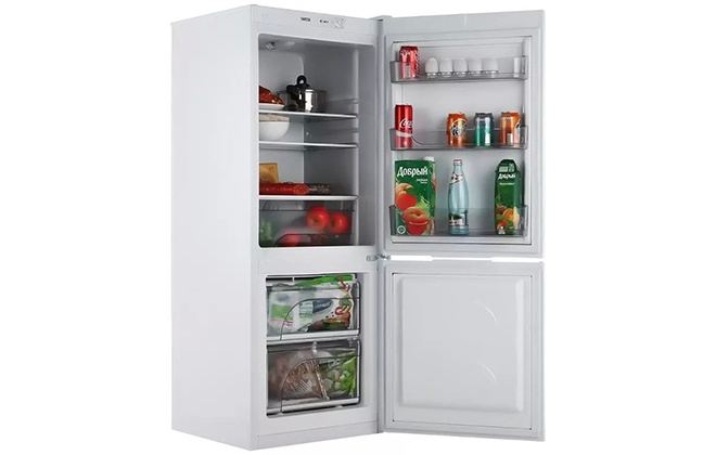 Холодильник Атлант 4208-000 з продуктами