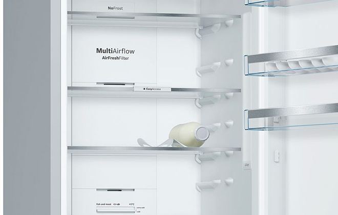 Холодильник Bosch Vitafresh KGN39Xl2AR всередині