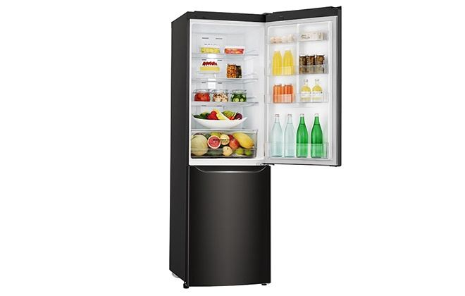 Холодильник LG GA-B429SBQZ з продуктами