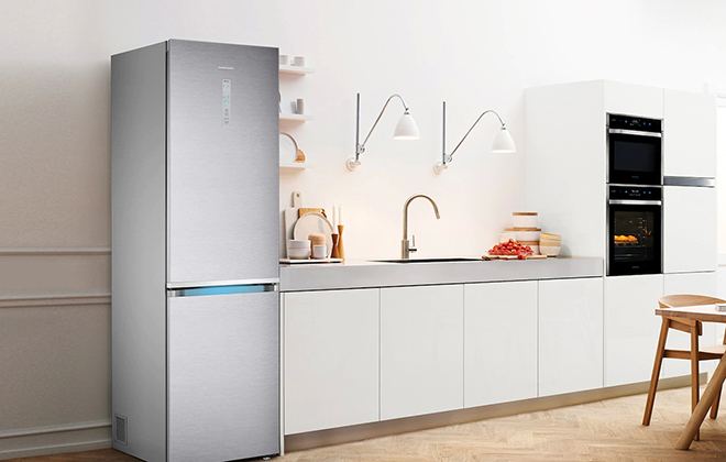 Холодильник Samsung RB41J7811SA на кухні
