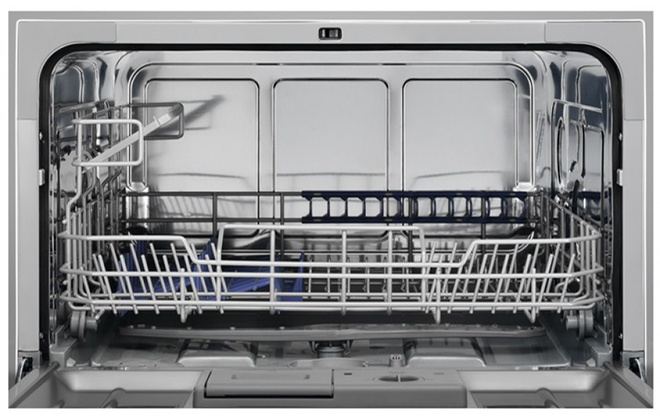 Посудомийна машинка з підставками всередині