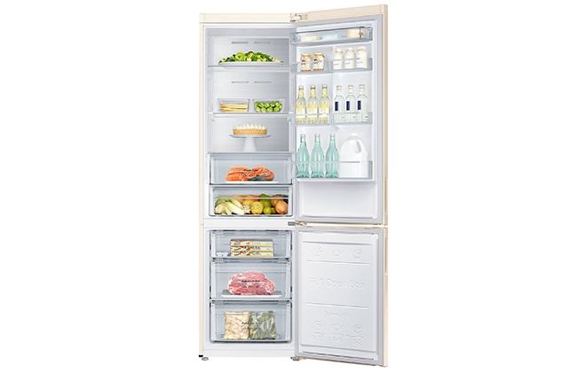 Холодильник Samsung RB30J3200EF з продуктами