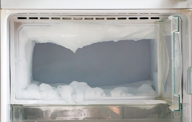 Морозильна камера з великою кількістю льоду