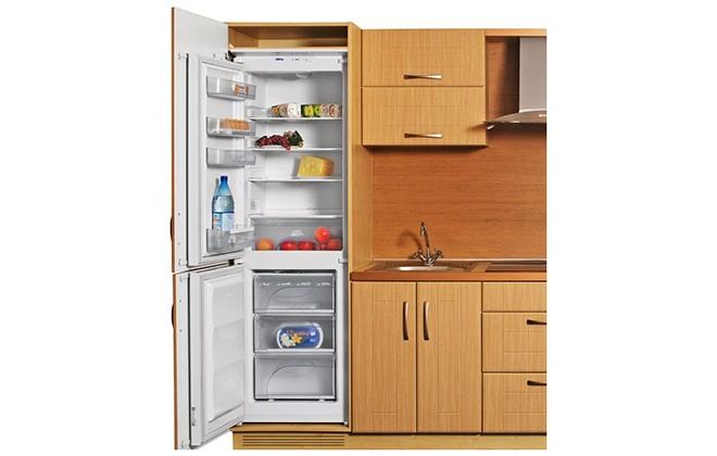 Вбудований холодильник Atlant ХМ 4307-000 з відкритими дверцятами