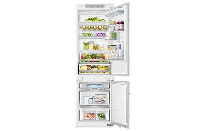 Холодильник Samsung BRB260030WW з продуктами